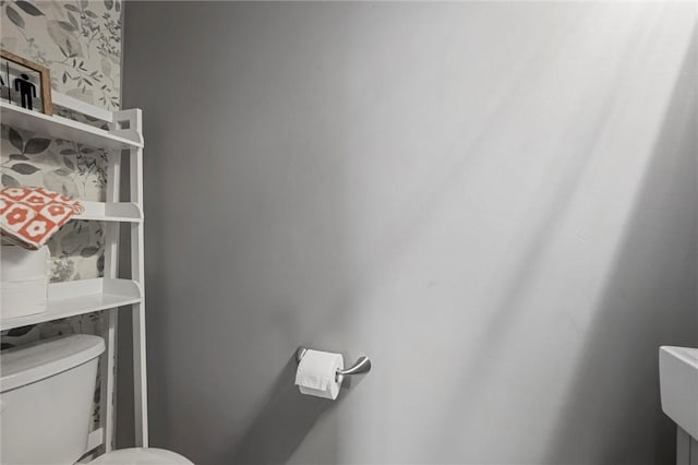 943 State Route 66, Gilpin Twp, PA 15690 - half bath featuring toilet and wallpapered walls