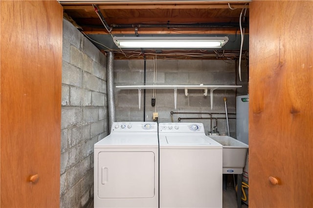 155 Spruce Ct, Ross Twp, PA 15229 - laundry area featuring separate washer and dryer