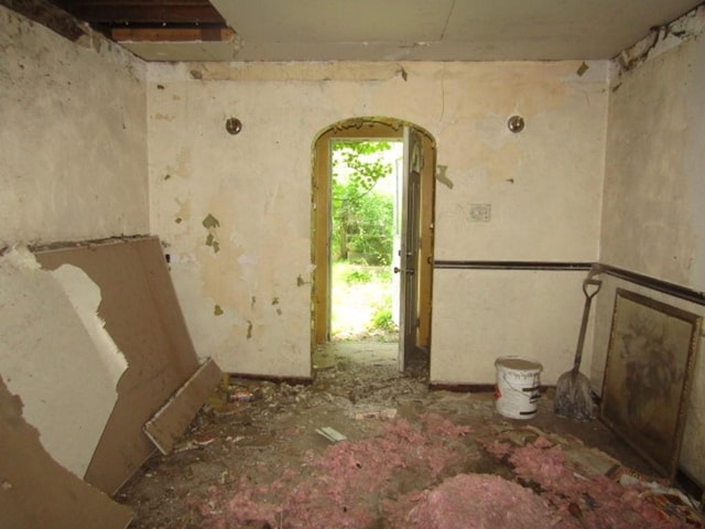 9431 Glendale Rd, Penn Hills, PA 15235 - misc room with arched walkways