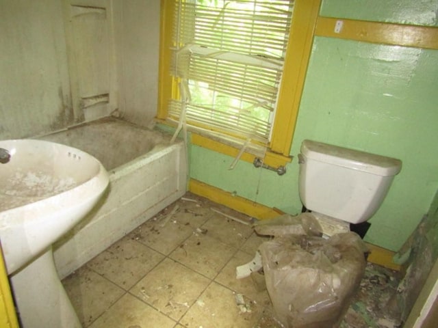 9431 Glendale Rd, Penn Hills, PA 15235 - full bath with a tub and tile patterned flooring