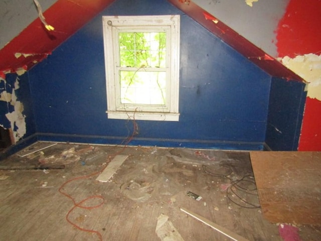 9431 Glendale Rd, Penn Hills, PA 15235 - bonus room featuring vaulted ceiling