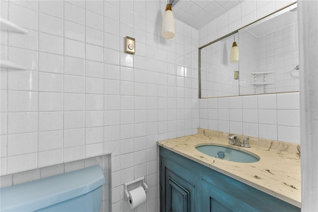 1228 Pinewood Dr, Mt Lebanon, PA 15243 - bathroom featuring tile walls and vanity