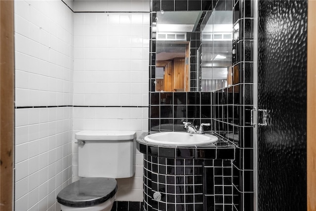 1228 Pinewood Dr, Mt Lebanon, PA 15243 - bathroom featuring tile walls and a shower stall