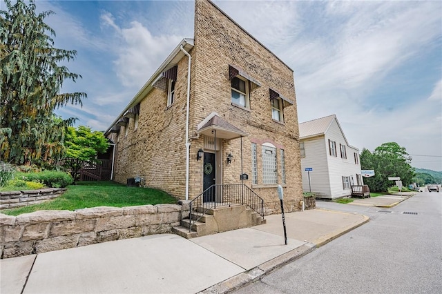 669 Franklin St, Cherryhll Twp/Clymer, PA 15728 - multi unit property featuring brick siding and a front yard