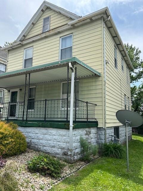 104 Whyle Ave, North Union Twp, PA 15401 - view of front of property featuring covered porch and a front lawn