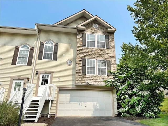 6422 Lindsey Ln, Murrysville, PA 15632 - photo 1