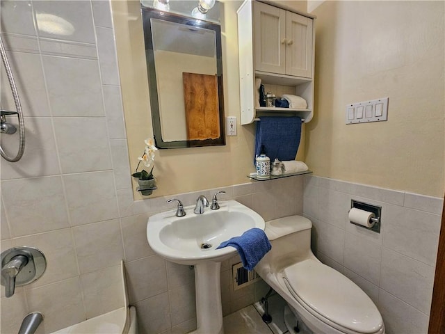 468 Lois Dr, Baldwin Boro, PA 15236 - full bathroom with tile walls and toilet