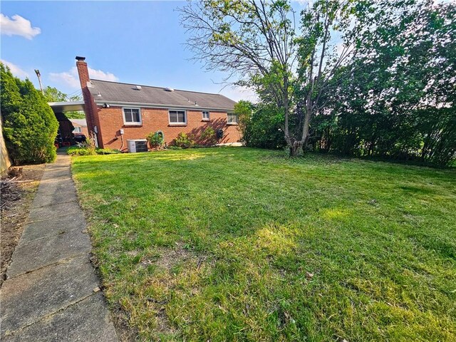 468 Lois Dr, Baldwin Boro, PA 15236 - view of green lawn with an attached carport and concrete driveway