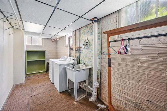 946 Alcoma St, Sharon, PA 16146 - laundry room featuring independent washer and dryer