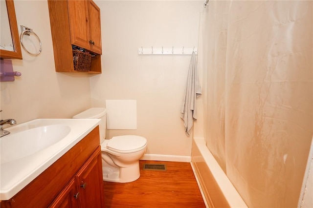 126 N Otter St, Mercer Boro Mer, PA 16137 - bathroom with wood finished floors, vanity, and shower / bath combo
