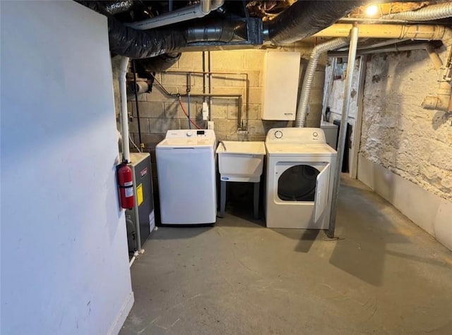 126 N Otter St, Mercer Boro, PA 16137 - unfinished below grade area featuring washing machine and dryer and a sink