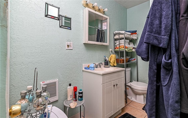 720 Evergreen Ave, Millvale, PA 15209 - full bath featuring tile patterned floors, vanity, and curtained shower