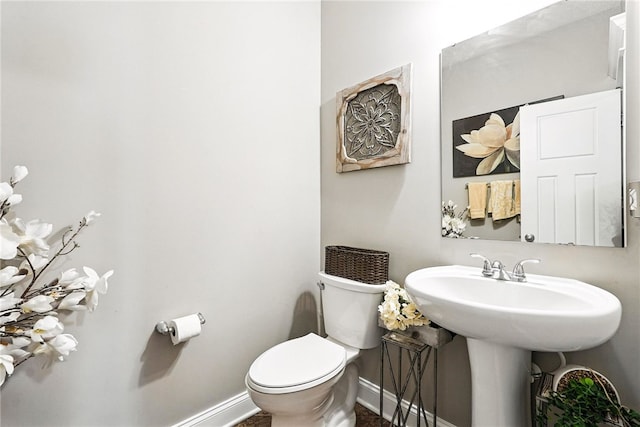 30 Trotter Ln, Findlay Twp, PA 15026 - half bath with baseboards and toilet