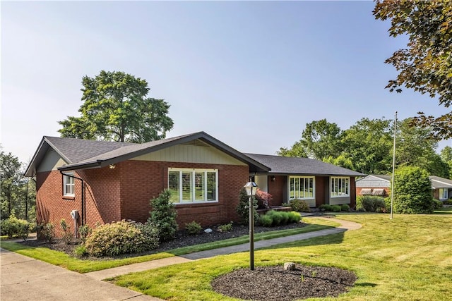 425 Ridge Rd, Hempfield Twp Wml, PA 15601 - single story home featuring brick siding and a front yard