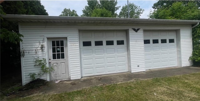 594 E Main St, Pine Twp Mer, PA 16127 - view of detached garage