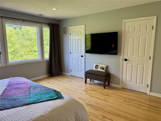 71 Waterfront Dr, Washingtons Landing, PA 15222 - bedroom featuring light wood-type flooring, a textured ceiling, and recessed lighting