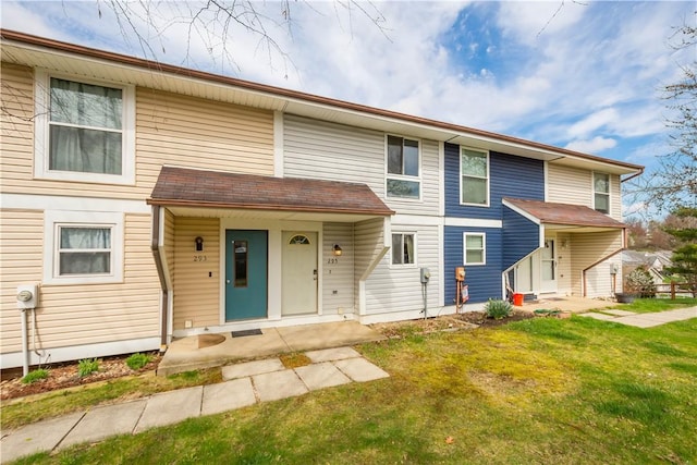 295 Holland Ct, Findlay Twp, PA 15108 - multi unit property with a front lawn