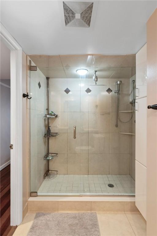 1 Trimont Ln Unit 620B, Mt Washington, PA 15211 - bathroom featuring a shower stall and tile patterned flooring