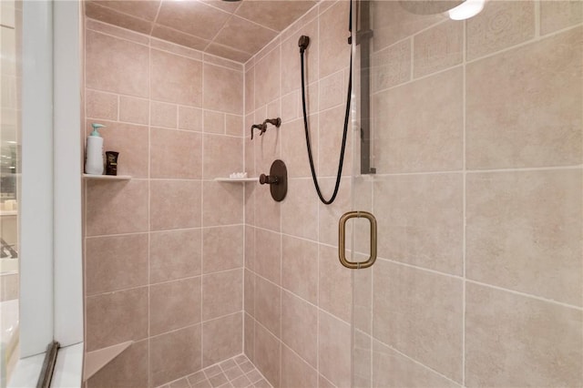 1 Trimont Ln Unit 620B, Mt Washington, PA 15211 - bathroom with a shower stall