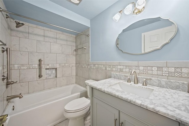 4032 Sardis Rd, Murrysville, PA 15668 - full bathroom featuring vanity, shower / washtub combination, and tile walls