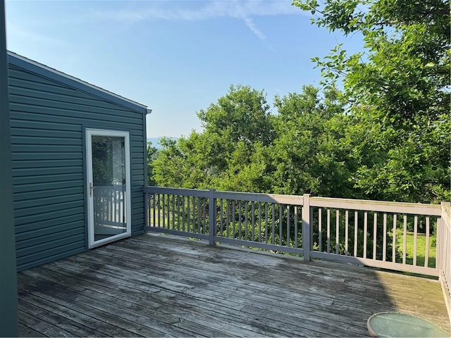 10 Crest St, Uniontown, PA 15401 - view of wooden deck