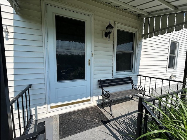 511 Oakhurst Ave N, Versailles, PA 15137 - property entrance