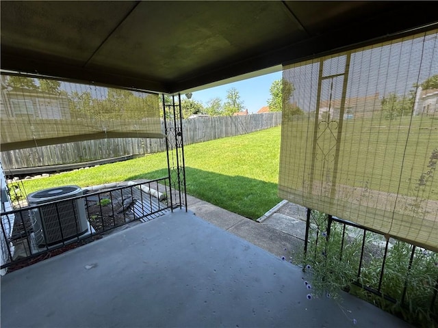 511 Oakhurst Ave N, Versailles, PA 15137 - fenced backyard with a patio area