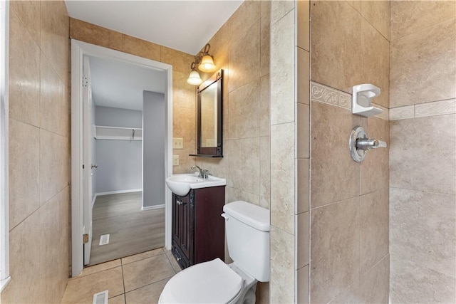 320 Penn Lear Ct, Monroeville, PA 15146 - bathroom featuring tile walls, vanity, a tile shower, and tile patterned floors