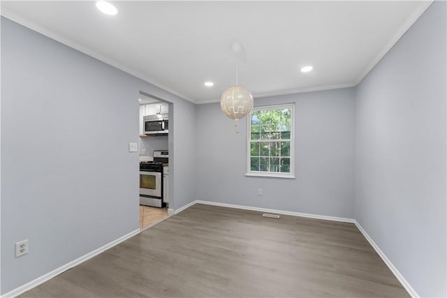 320 Penn Lear Ct, Monroeville, PA 15146 - unfurnished dining area featuring ornamental molding, recessed lighting, light wood finished floors, and a chandelier