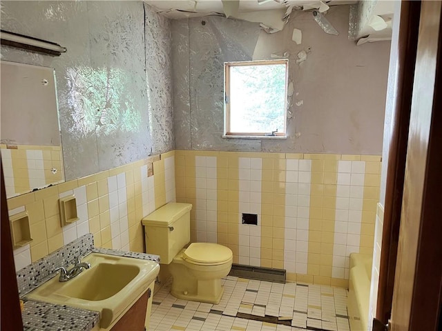 131 Monica Dr, Hempfield Twp Wml, PA 15601 - full bathroom with tile walls, vanity, a bathtub, wainscoting, and tile patterned floors