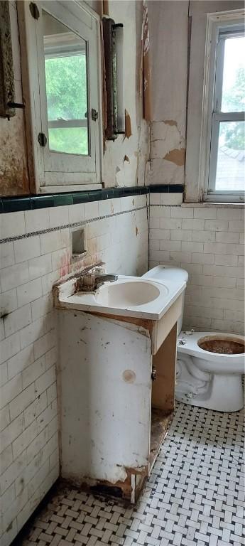2517 S Braddock Ave, Swissvale, PA 15218 - bathroom with tile walls, vanity, and healthy amount of natural light