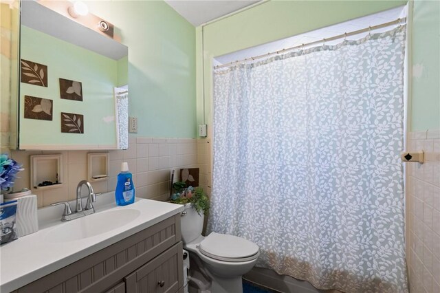 324 Linden Ave, Sharpsburg, PA 15215 - bathroom featuring tile walls, vanity, and wainscoting