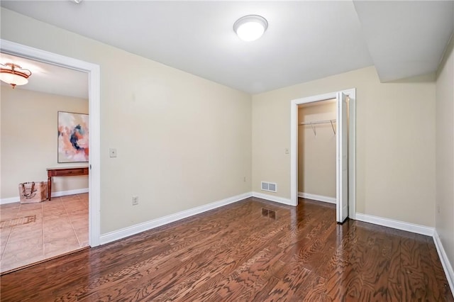 11504 N Shore Dr, Conneaut Lake Cra, PA 16316 - unfurnished bedroom featuring wood finished floors and a closet