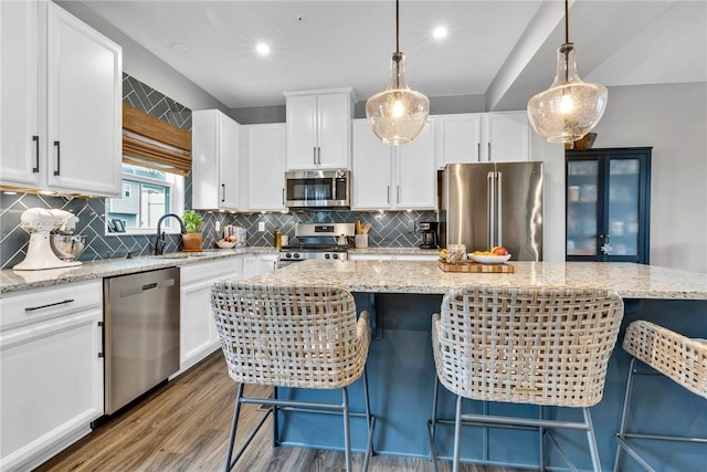 620 Amarth Ln, Cranberry Twp, PA 16066 - kitchen with stainless steel appliances, wood finished floors, backsplash, white cabinets, and recessed lighting