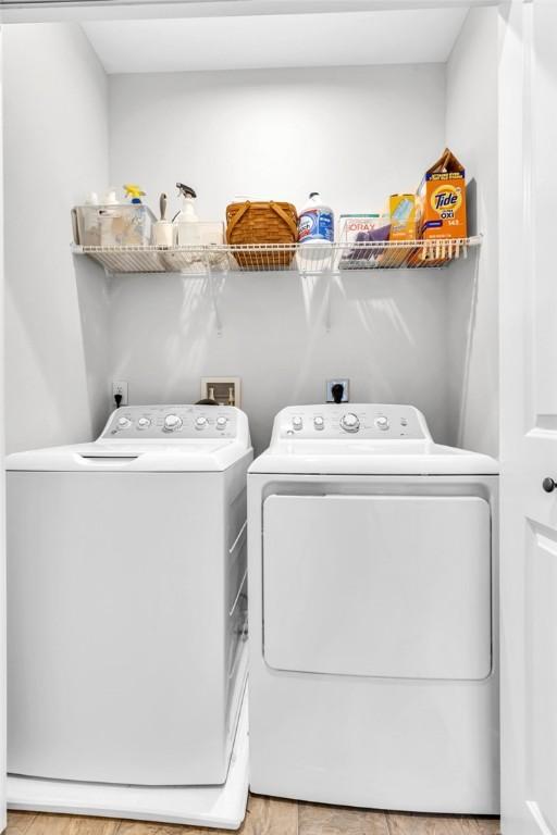 620 Amarth Ln, Cranberry Twp, PA 16066 - laundry area with separate washer and dryer