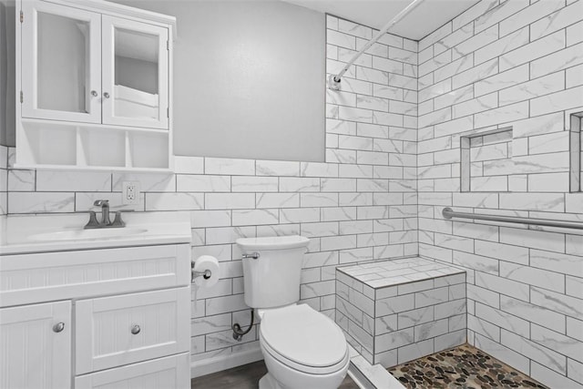150 Frank St, Whitaker, PA 15120 - bathroom featuring tiled shower, vanity, and tile walls