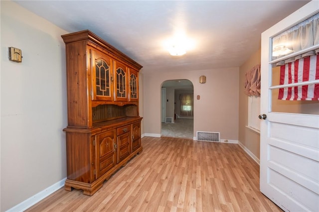 1539 Dime Rd, Parks Twp, PA 15690 - hallway featuring arched walkways and light wood finished floors
