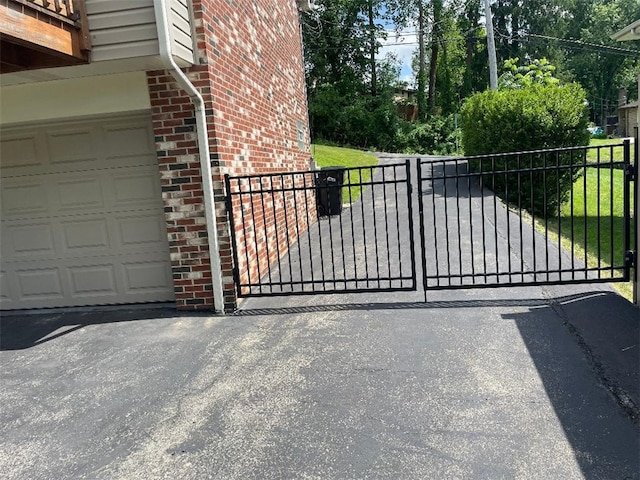 10240 Roseway Blvd, North Huntingdon, PA 15642 - view of gate