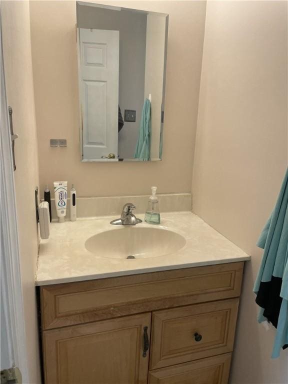 10240 Roseway Blvd, North Huntingdon, PA 15642 - bathroom with vanity