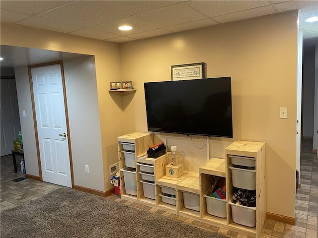 10240 Roseway Blvd, North Huntingdon, PA 15642 - living room featuring recessed lighting and a paneled ceiling