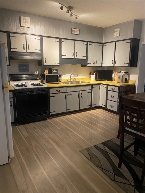 21 1st St, California, PA 15419 - photo 2