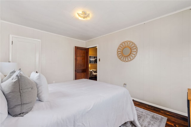 12091/2 Vance Ave, Coraopolis, PA 15108 - bedroom with wood finished floors and crown molding