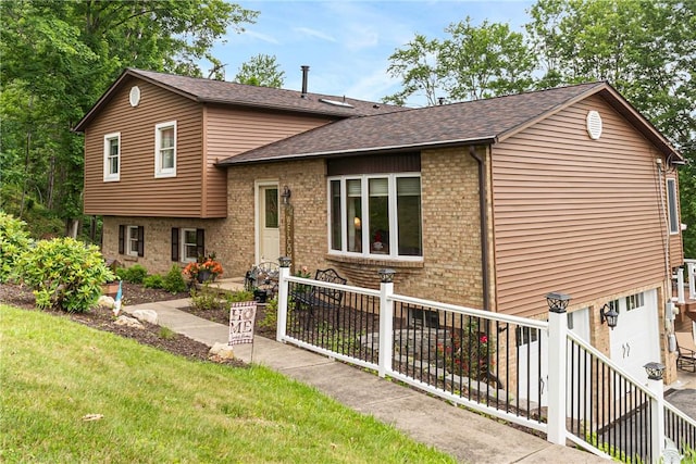 223 Horseshoe Dr, Adams Twp, PA 16046 - tri-level home with brick siding, a shingled roof, and a front lawn
