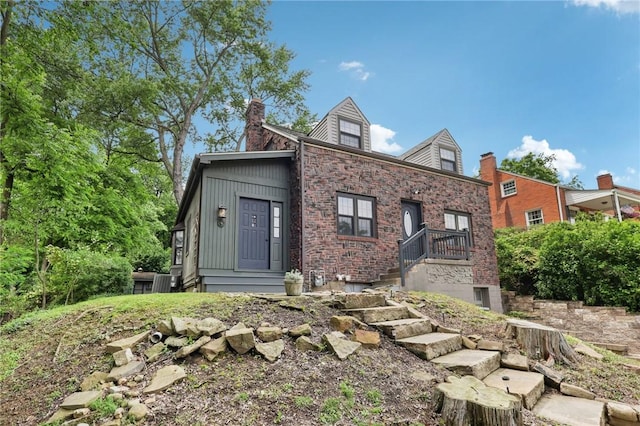 2805 Hamilton Ave, Shaler, PA 15116 - view of front of home with a chimney