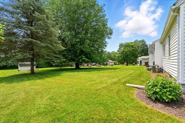 108 E Oakwood Way, Neshannock Twp, PA 16105 - view of grassy yard