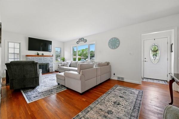 108 E Oakwood Way, Neshannock Twp, PA 16105 - living area featuring a glass covered fireplace and wood finished floors