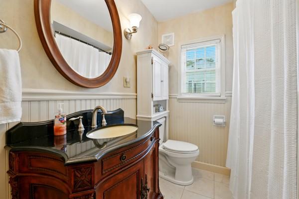 108 E Oakwood Way, Neshannock Twp, PA 16105 - bathroom featuring vanity and toilet
