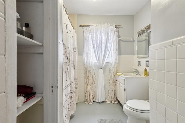 6 Edgewood Acres, Neshannock Twp, PA 16105 - bathroom with tile walls, vanity, wainscoting, finished concrete floors, and a shower with shower curtain