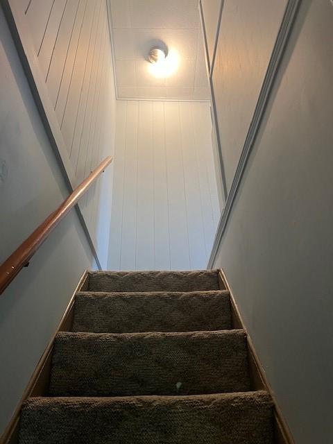 43 N 10th St, Sharpsville, PA 16150 - view of staircase