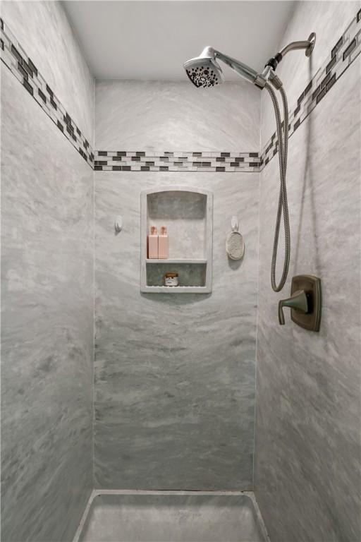 126 Penn Lear Dr, Monroeville, PA 15146 - full bath featuring tiled shower